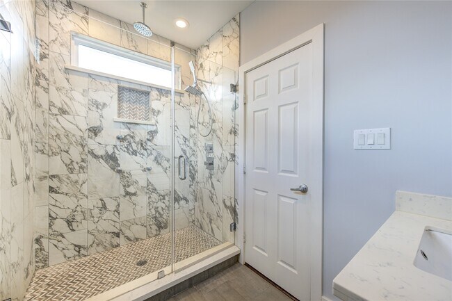 Building Photo - 2401 Eagle St