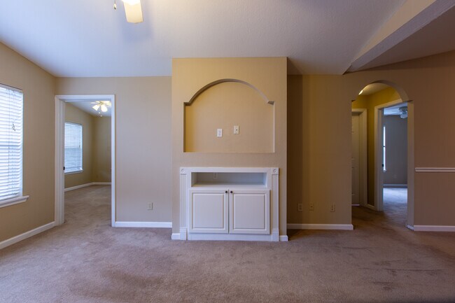 Building Photo - 13810 Sutton Park Dr N