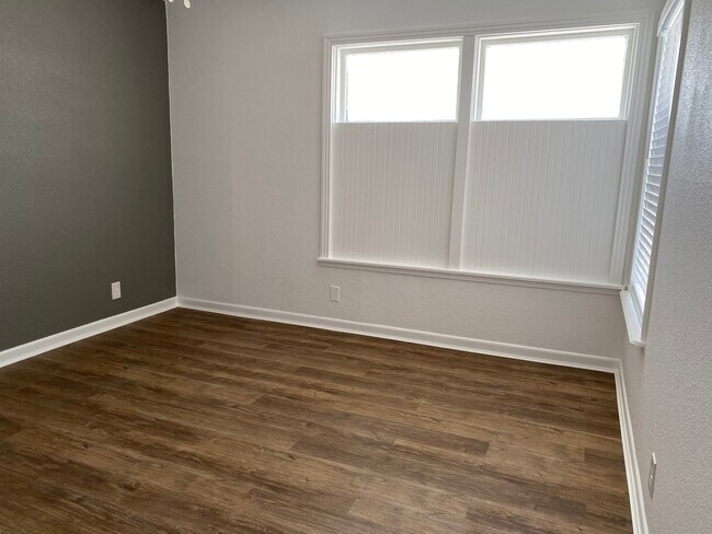 Building Photo - 1530 Daly Dr