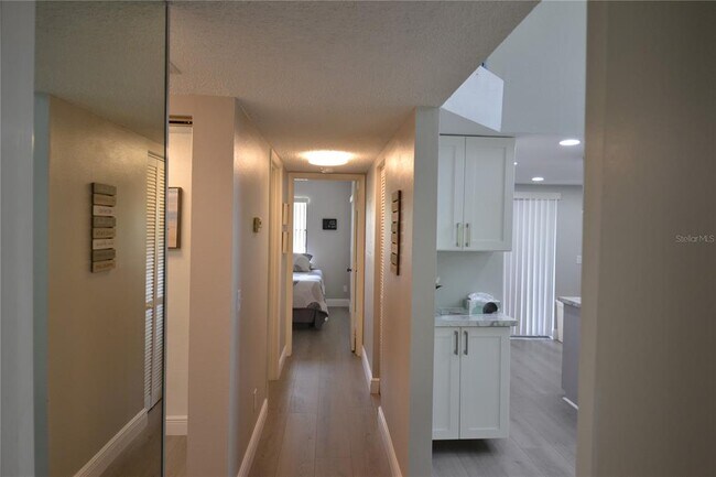 Building Photo - 284 Woodlake Wynde