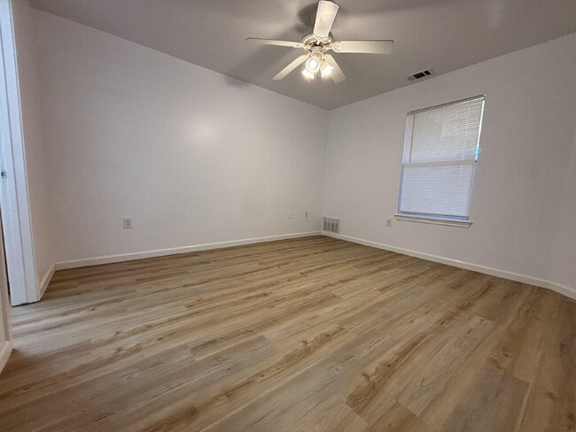 Building Photo - 708 N Englewood Ave