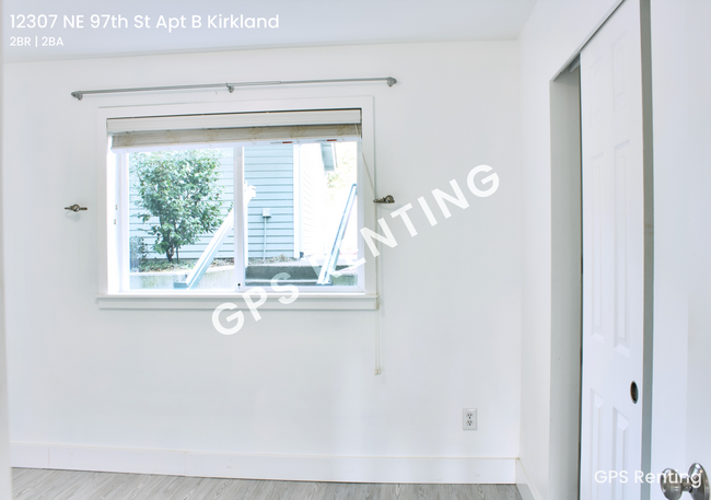 Building Photo - Two Bedroom Kirkland Condo!