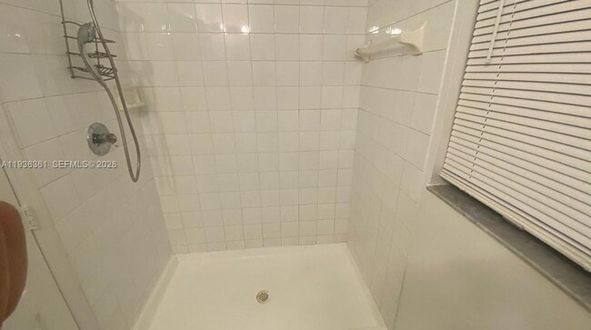 Building Photo - 21240 NE 9th Ct