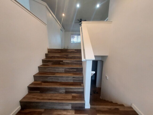 Building Photo - 4 bedroom 2.75 bath, Huge Fenced Yard with Landscaping Included!!