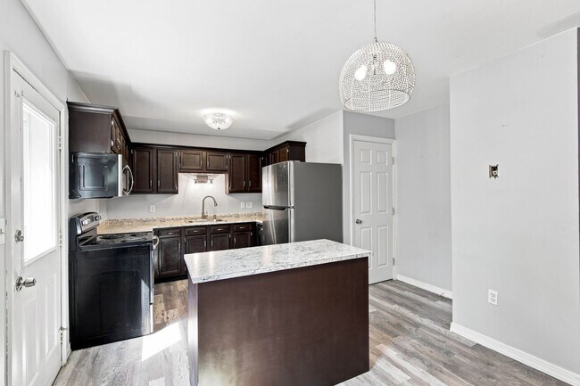 Building Photo - 1008 Cloverton Dr