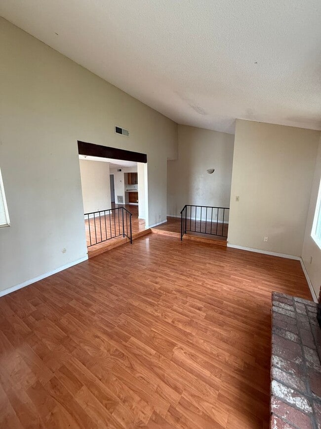 Building Photo - Spacious 4-Bedroom Home in Northeast Baker...