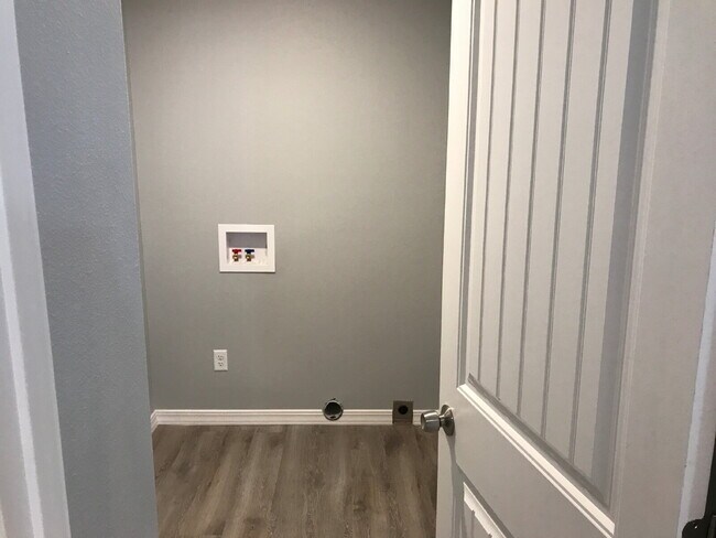 Building Photo - Wonderful 3 Bed 2 Bath in Willow Bend!