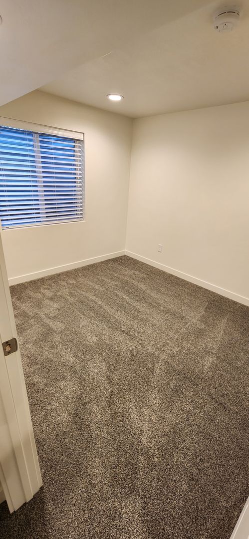 Building Photo - Herriman 6 Bedroom Home!!