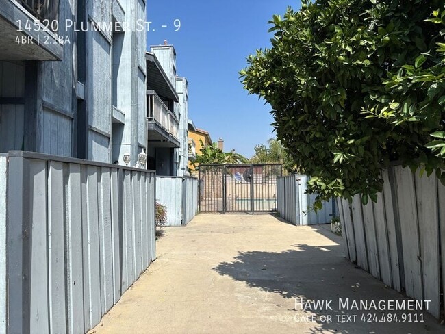Building Photo - 14520 Plummer St