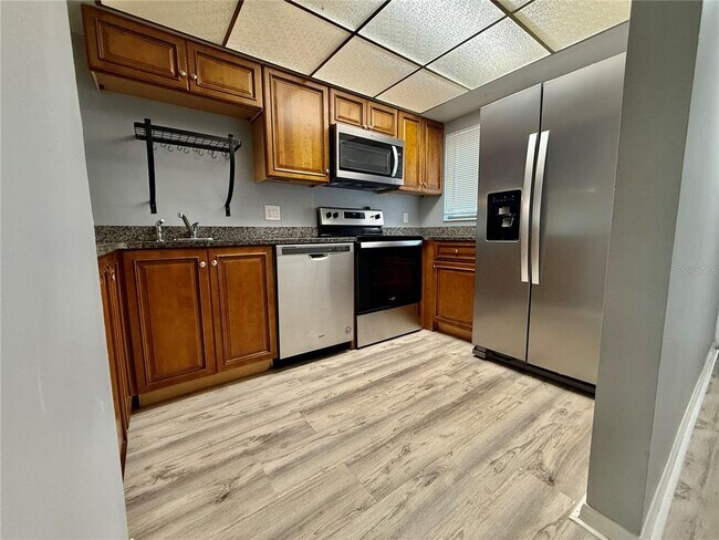Building Photo - 5437 Vineland Rd