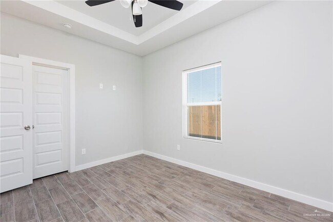 Building Photo - 3405 E Zinnia Ave