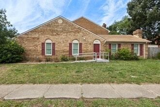 Building Photo - Move In Ready Brick Ranch in VB!
