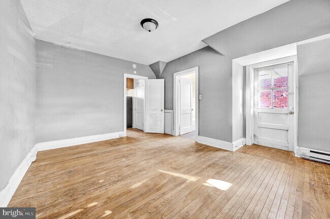 Building Photo - 1020 W Main St