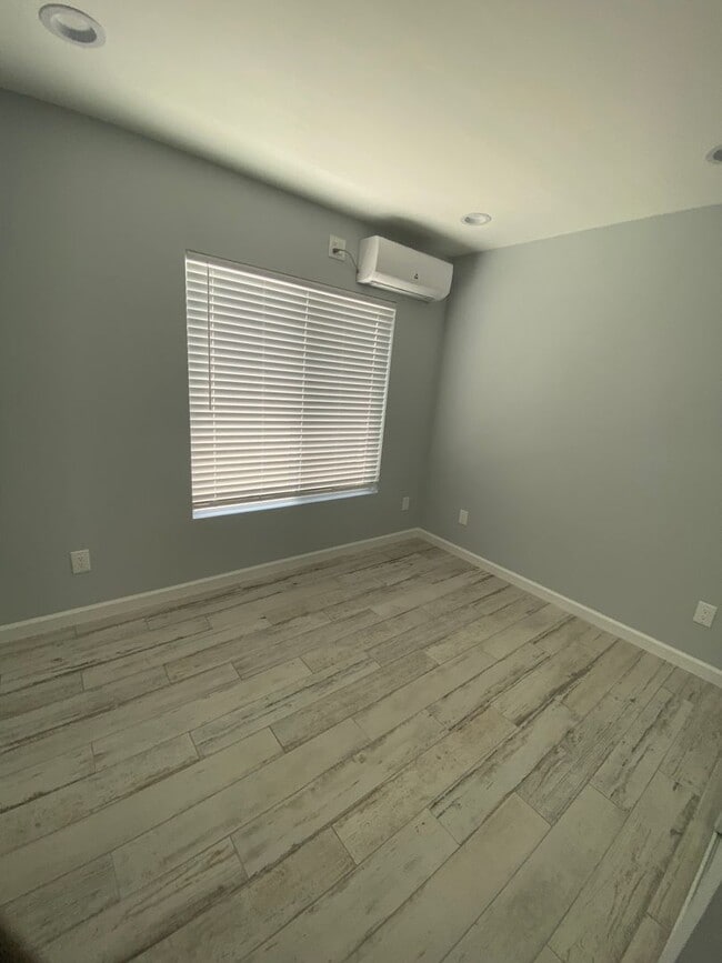 Building Photo - Brand new 2 bed, 1 bath Condo in Central S...