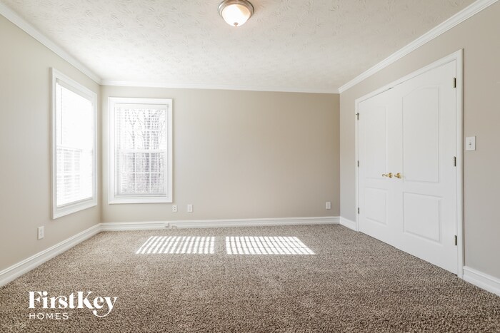 Building Photo - 715 Roland Manor Dr