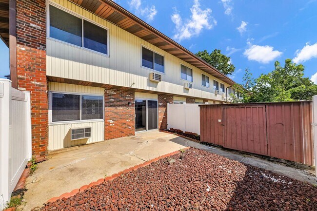 Building Photo - 7473 Hazelcrest Dr
