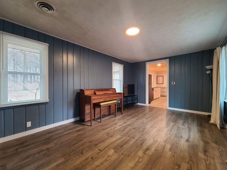 Building Photo - 5603 Interlochen Rd