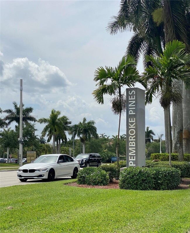 Building Photo - 917 SW 147th Ave