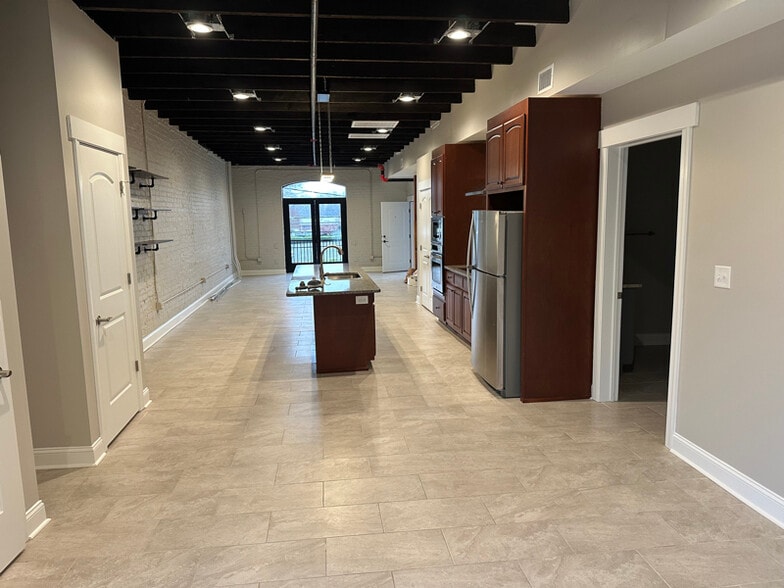 Building Photo - 104 S 4th St