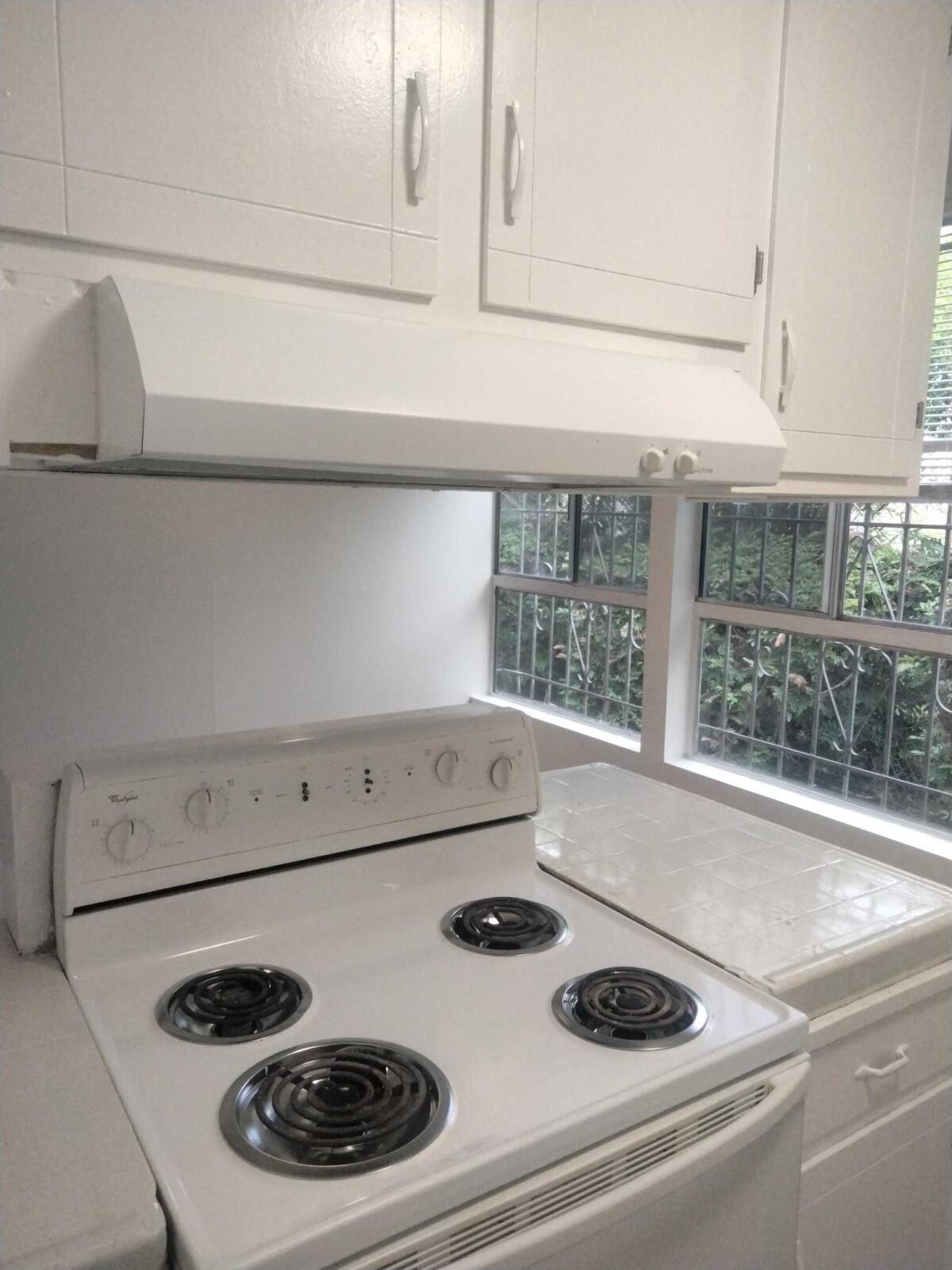 Building Photo - 279 Moss St