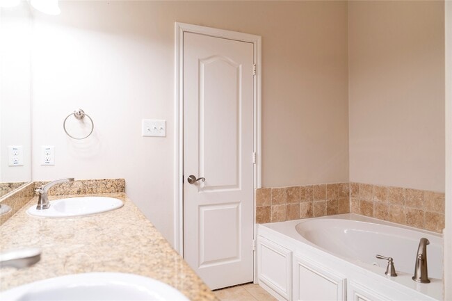 Building Photo - 1419 Colorado St