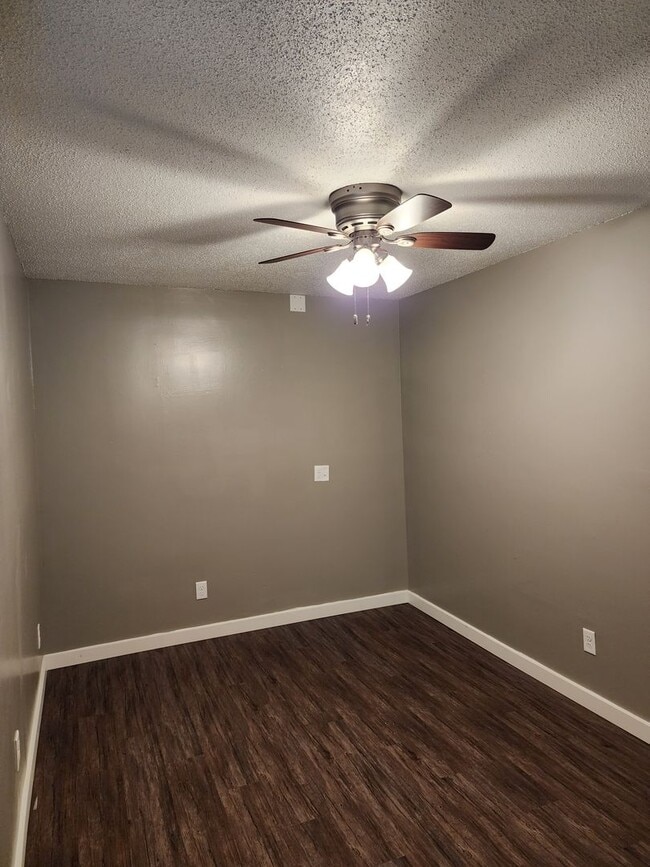Building Photo - Fantastic single family home!
