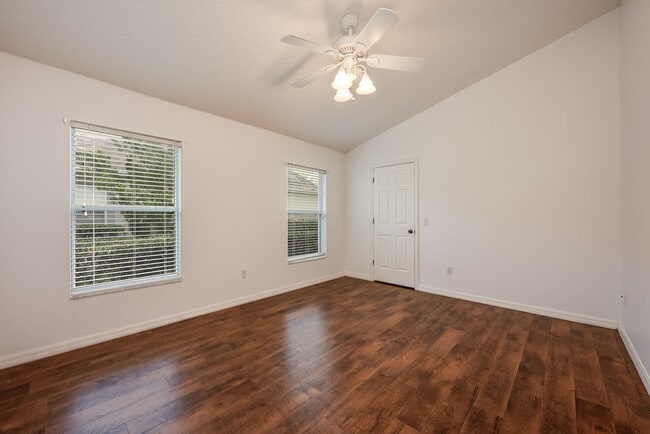 Building Photo - 39900 Bayview Dr