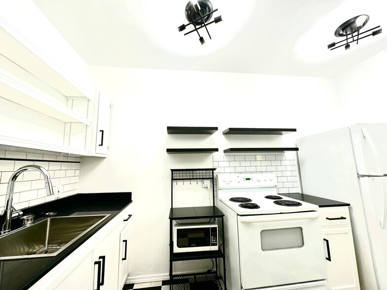 Building Photo - 1108 S Detroit Ave Michael