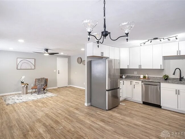 Building Photo - Absolutely Stunning 3BR Ranch in Kettering | Designer Finishes + Huge Backyard