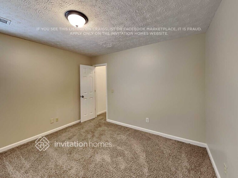 Building Photo - 207 Weatherstone Crossing