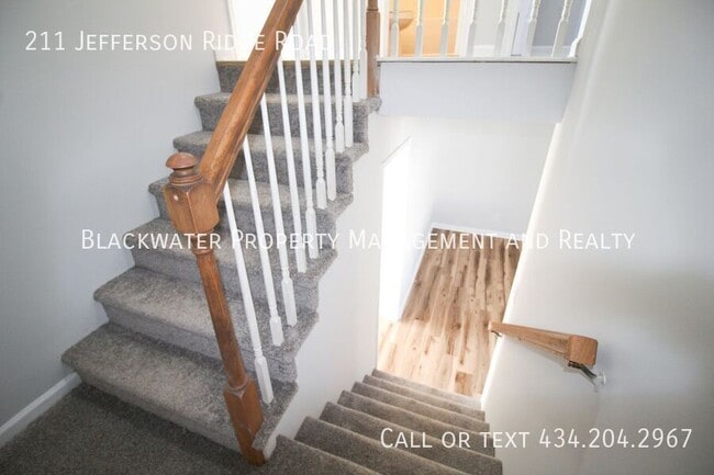 Building Photo - 211 Jefferson Ridge Rd