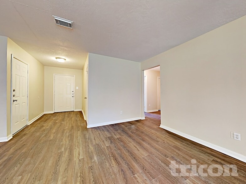 Building Photo - 20103 Bambiwoods Dr