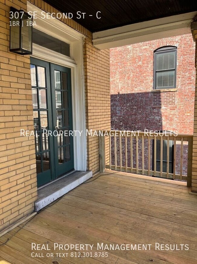 Building Photo - 307 SE Second St-C