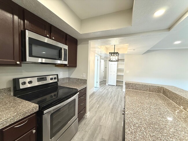 Building Photo - 2 bedroom 2 Bathroom Condo in Park City