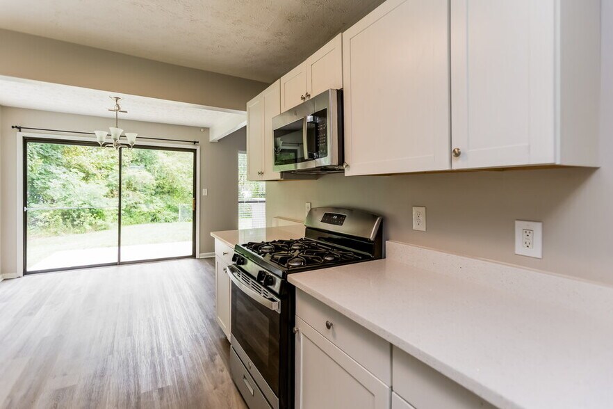 Building Photo - 6270 Beethoven Cir