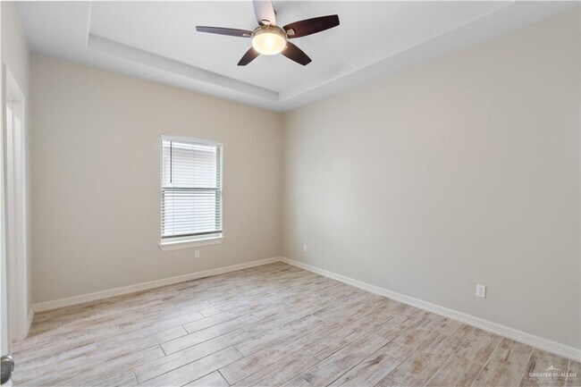 Building Photo - 13 Whitewing Ave