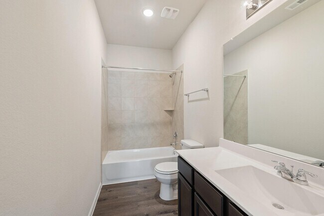 Building Photo - 3915 Deledda Dr