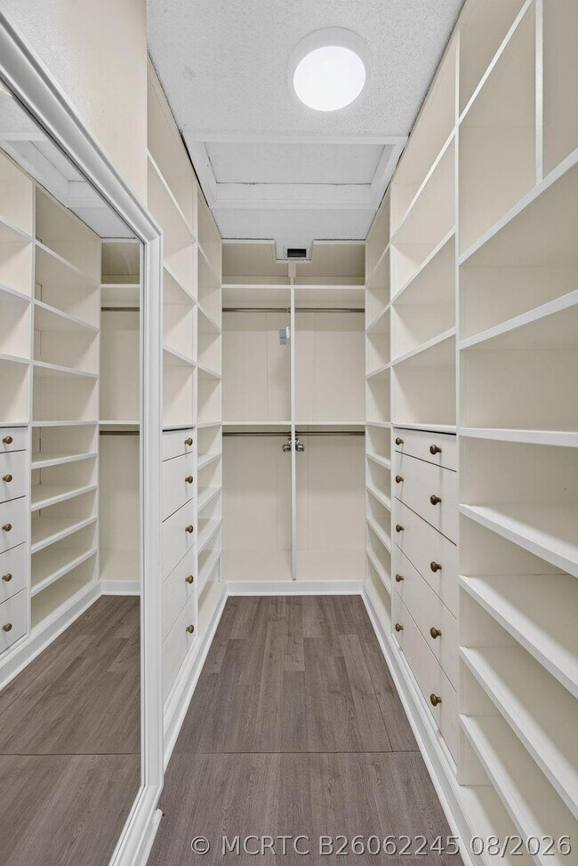 Building Photo - 1204 Oakwater Dr