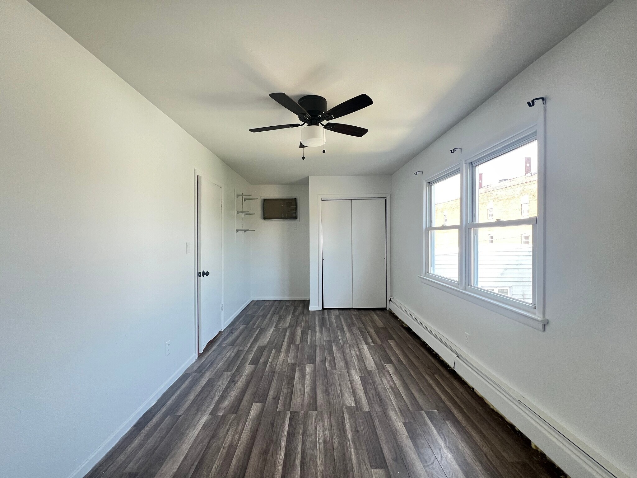 Building Photo - 13 E 17th St