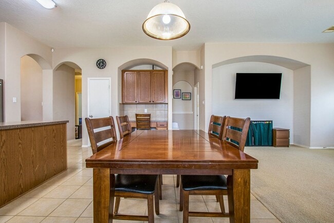 Building Photo - Gorgeous 3BR/2.5 Bath Single Family Home i...