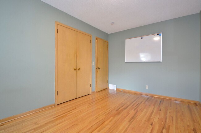 Building Photo - 9125 13th Ave S