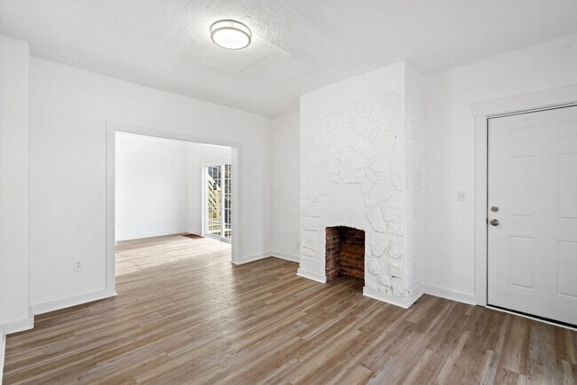 Building Photo - Stunning 3 bedroom home in Penn Hills available now!