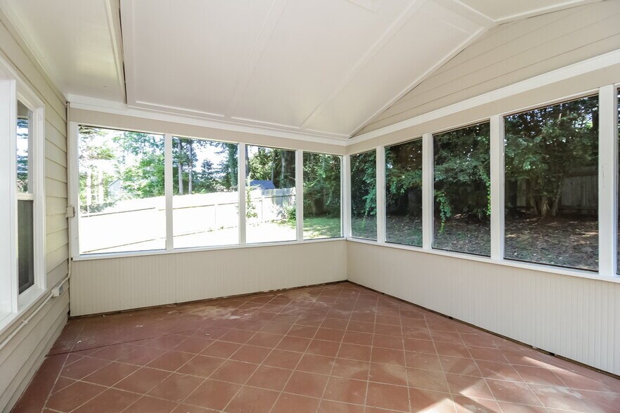 Building Photo - 2116 Chatou Pl