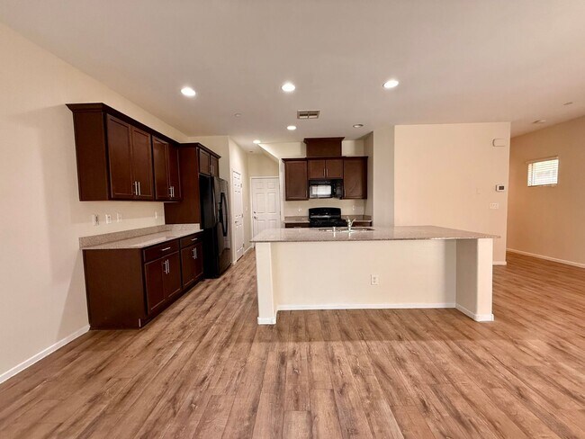 Building Photo - 3 BED 2.5 BATH 2 CAR GARAGE HOME w/ LOFT &...