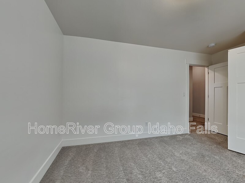 Building Photo - 7224 Hamden Ave