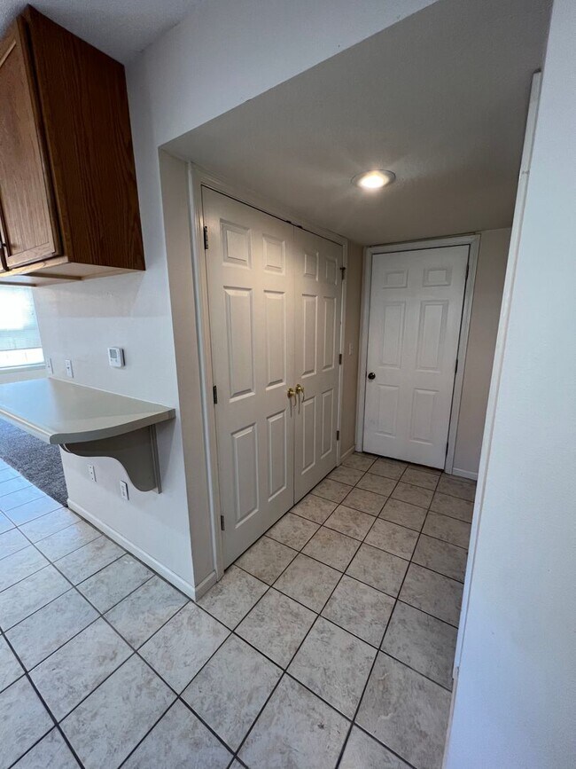 Building Photo - 4913-4915-4915 Kirk Hill Rd