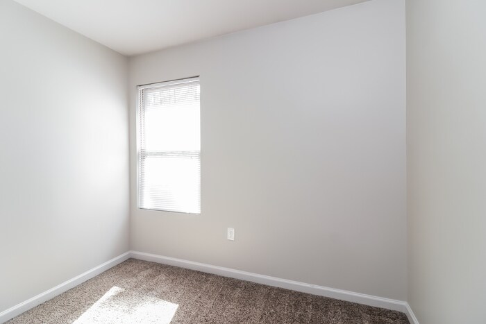 Building Photo - 2215 Marlin Dr