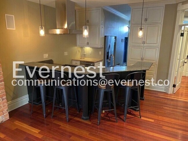 Building Photo - 112 Hanford St