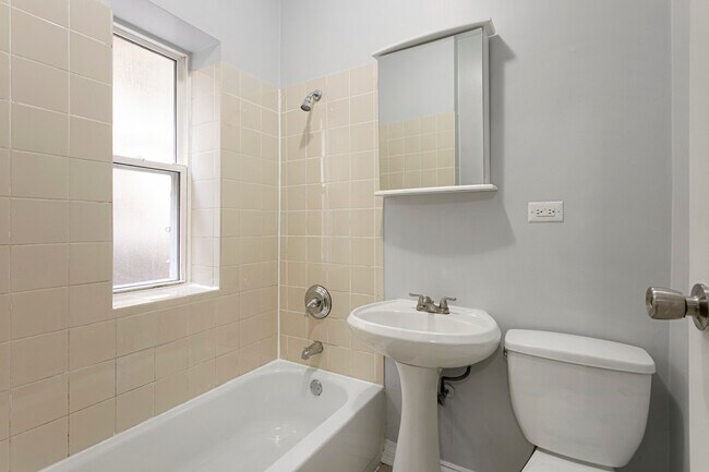 Building Photo - 1456 W Fargo Ave