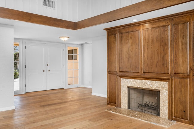 Building Photo - 11659 Valleycrest Rd